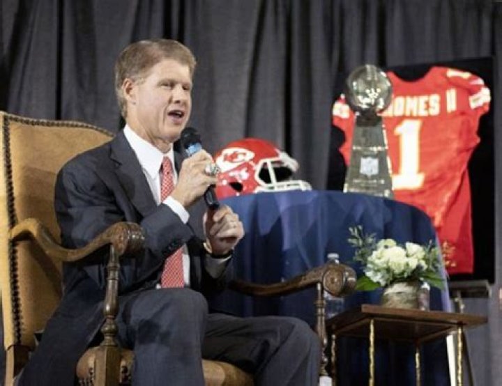 How Much is Knobel Hunt's Net Worth?